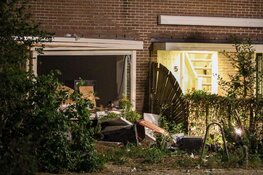 Explosie bij woning in Huizen, vermoedelijk persoonlijke aanslag