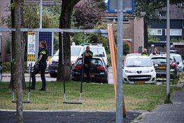 Opnieuw veel bewapende politie op de been aan de Roef in Huizen