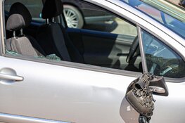 Openslaande autodeur zorgt voor ongeluk in Naarden