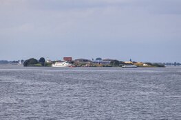 Gewonde bij brand op boot op IJsselmeer, nabij Fort Pampus