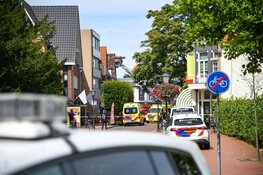 Straat in centrum Bussum afgesloten geweest vanwege verwarde jonge man op dak