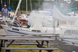 Brand op boot in jachthaven Huizen