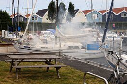 Brand op boot in jachthaven Huizen