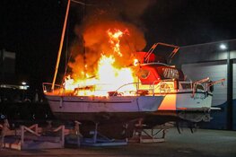 Boot voor de tweede keer in brand op één dag