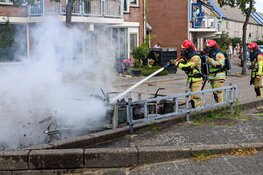 Aanhanger in brand in Huizen
