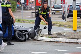 Scooterrijdster 25 meter meegesleurd bij ongeluk in Huizen