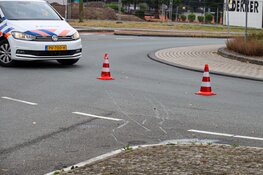 Scooterrijdster 25 meter meegesleurd bij ongeluk in Huizen