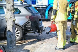 Kleine autobrand in Huizen