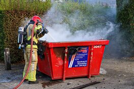 Brand in bouwcontainer te Huizen snel onder controle