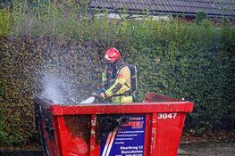 Brand in bouwcontainer te Huizen snel onder controle