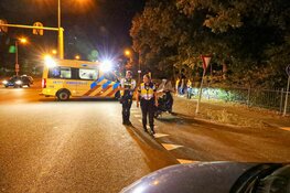 Scooterrijdster ernstig gewond bij ongeval in Bussum