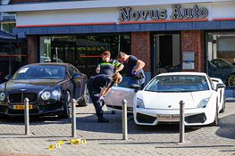 Autobedrijf in Naarden beschoten