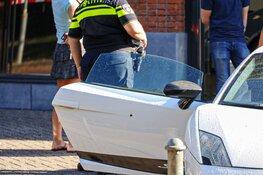 Autobedrijf in Naarden beschoten