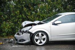 Auto total-loss bij ongeval tussen Hilversum en Baarn