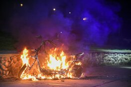 Scooter door brand verwoest in park in Hilversum