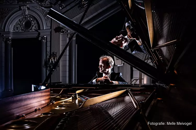 Pianoconcert Bert van den Brink bij Rijksmuseum Muiderslot