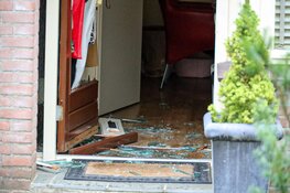 Hondje in woning vol rook in Laren