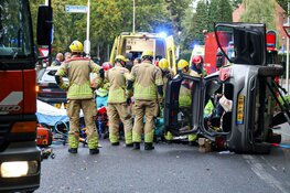 Brandweer bevrijdt automobilist bij ernstig ongeval Naarden/Bussum