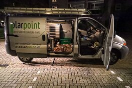 Spontane brand in bedrijfsbus in Huizen