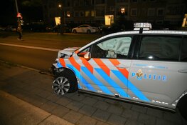 Politieauto, op weg naar melding, betrokken bij aanrijding