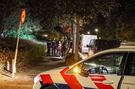 Politieagent bedreigd met mes ; Getuigen gezocht