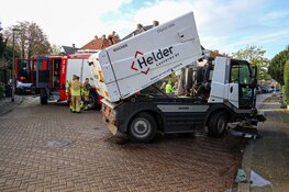 Veegwagen bijna in brand in Bussum