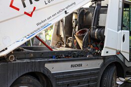 Veegwagen bijna in brand in Bussum
