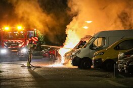Bakwagen door brand verwoest in Naarden