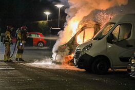 Bakwagen door brand verwoest in Naarden