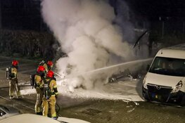 Bakwagen door brand verwoest in Naarden
