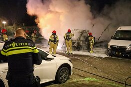 Bakwagen door brand verwoest in Naarden