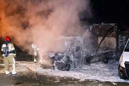 Bakwagen door brand verwoest in Naarden