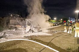 Bakwagen door brand verwoest in Naarden