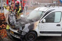 Busje in brand Bovenmaatweg in Huizen