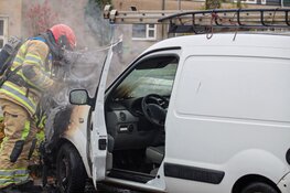 Busje in brand Bovenmaatweg in Huizen