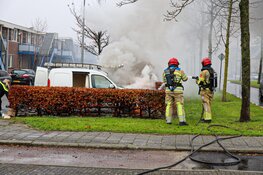 Busje in brand Bovenmaatweg in Huizen
