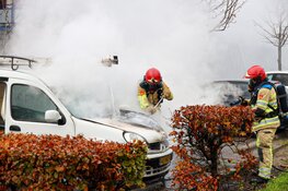 Busje in brand Bovenmaatweg in Huizen