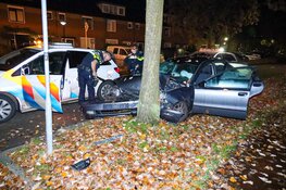 Auto crasht in Eemnes, inzittenden slaan op de vlucht