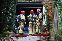 Brand in garage bij woning Laren