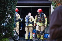 Brand in garage bij woning Laren