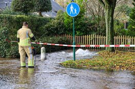 Waterballet in Blaricum na gesprongen waterleiding