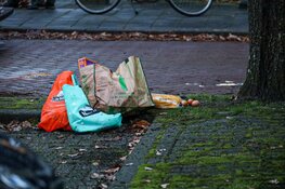 Vrouw gewond na aanrijding met vrachtauto in Huizen