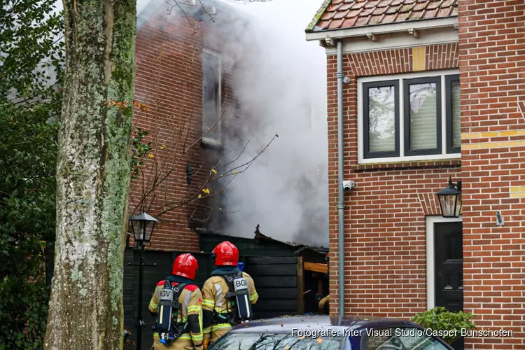 Flinke rookontwikkeling bij woningbrand in Naarden