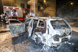 Auto door brand verwoest op parkeerplaats in Bussum