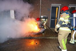 Scooter verwoest door brand in Huizen