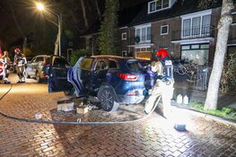 Auto in Hilversum vat vlam door vuurwerkafval