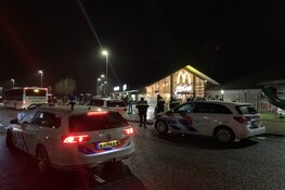 Vechtpartij met FC Twente-supporters langs A1 bij Muiden