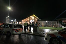 Vechtpartij met FC Twente-supporters langs A1 bij Muiden