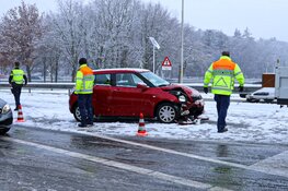 Botsing op afrit Naarden door gladheid