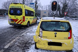 Botsing op afrit Naarden door gladheid